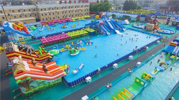 移動水上樂園
