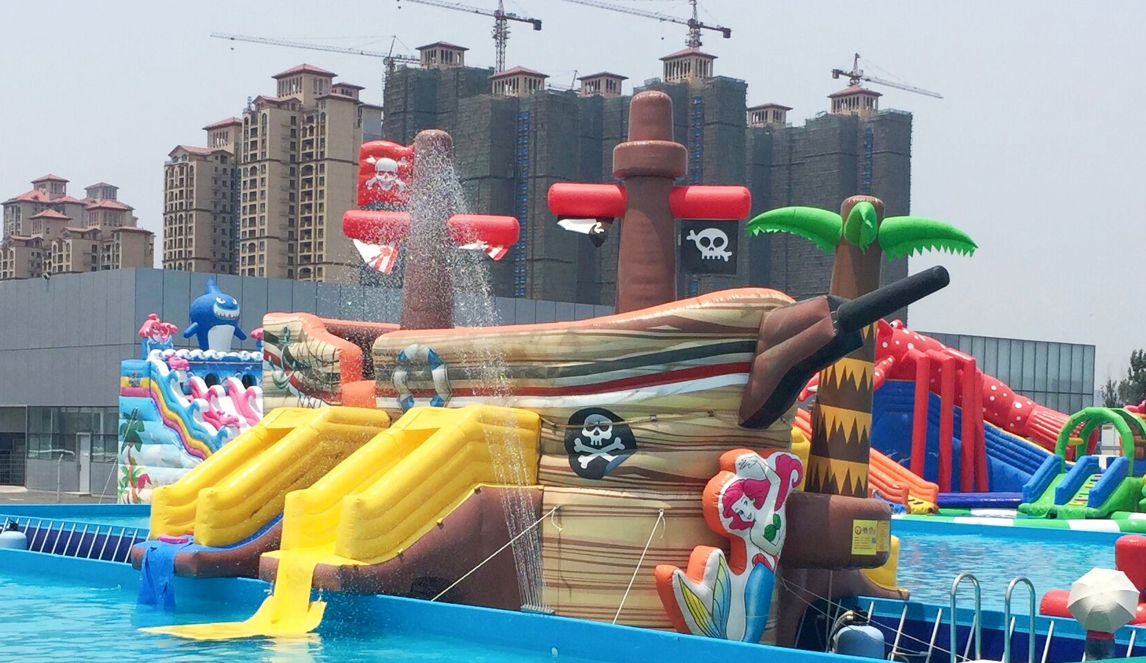 海盜船滑梯